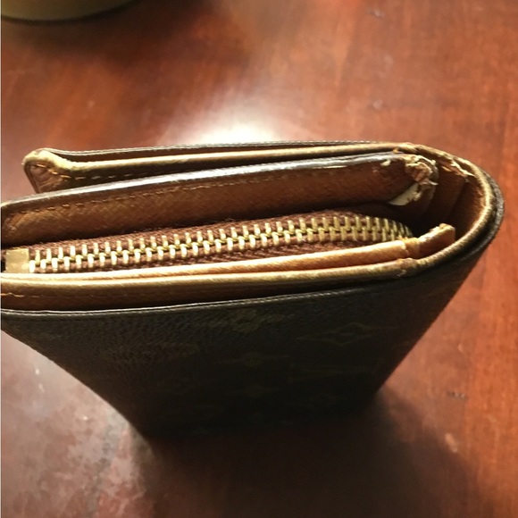 Louis Vuitton Monogram Wallet in Black and Gold - Picture 16 of 16